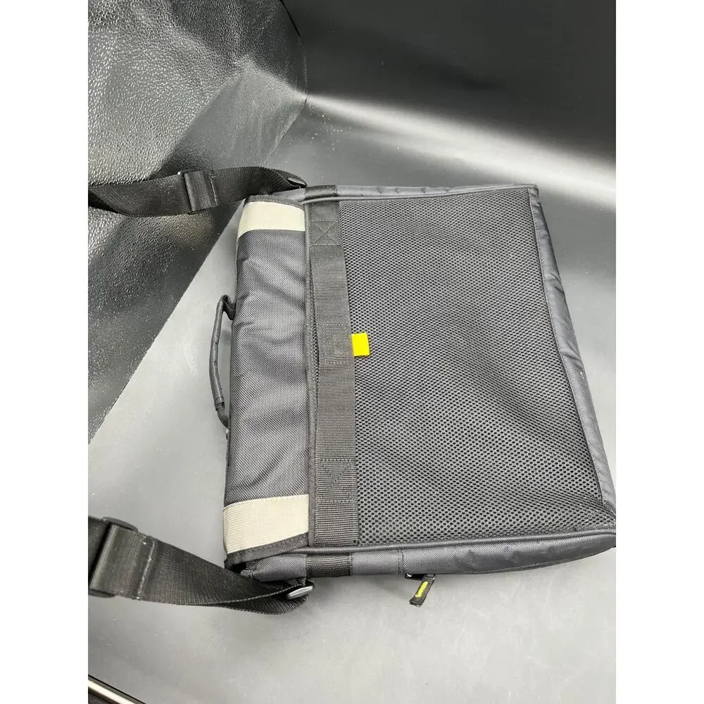 Targus Men’s Messenger Bag Travel Laptop‎ Case Heavy Duty Command Flap Excellent